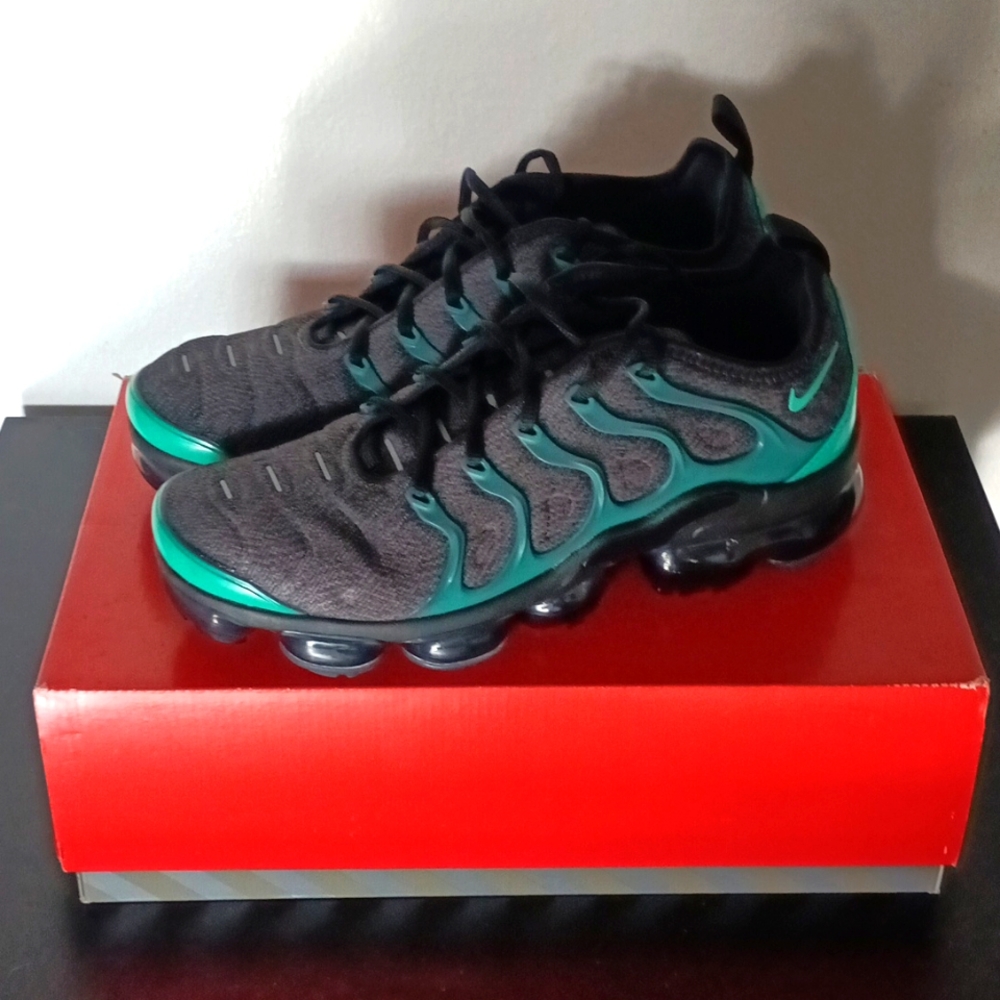 NIKE VAPORMAX PLUS+ " Philadelphia"